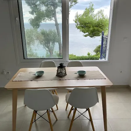 Seafront Loft - Akti Elia شقة