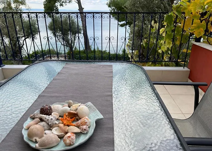 Seafront Loft - Akti Elia شقة نيكيتي