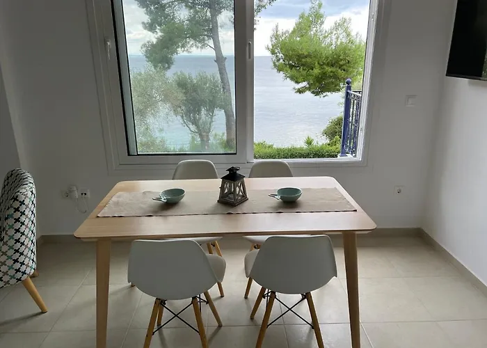 Seafront Loft - Akti Elia شقة